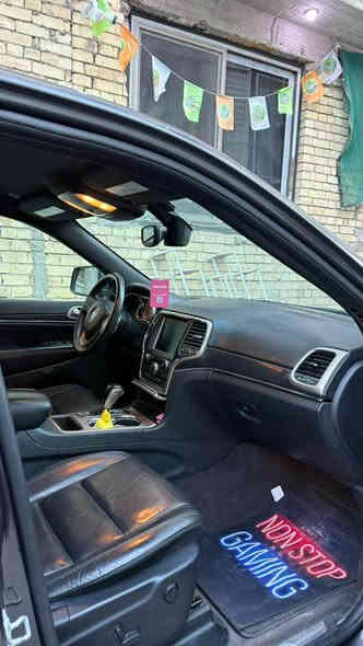 السلام عليكم مكلف بالنشر جيب 2017 امريكي حادثها موضح بالصور السيارة ماواصلة لا لغد ولا شاصي فول مواصفات  جاهزة كل نقص مابيها وللاستفسار اكثر الاتصال على رقم صاحب السيارة *********** السعر 200 ورقة وبيها مجال مكان السيارة بالجادرية بغداد
