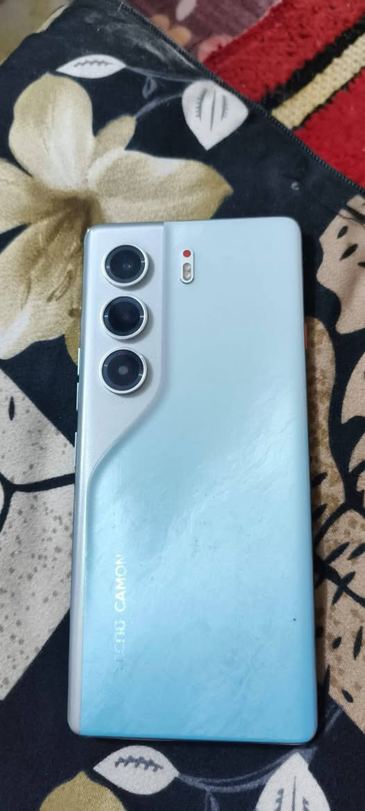 عندي جهاز 
تكنو كامون 40برو 5g
ذ 256
عشوائي24
فريمات شاشه144
بطاريه 5200
بي ضربه صغيره بشاشه
رقم
***********
سعر 260
