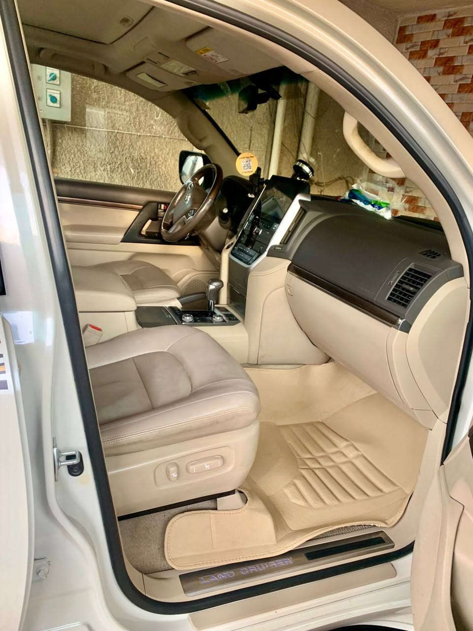 السلام عليكم
تويوتا لاندكروز شركات موديل 2021 رقم بغداد ماشية ٨٧ الف مكفولةمن الصبغ عدا باردين بسيط جدا 
مقاعد الامامية ٢كهرباء 
دشبول لكزز ليزري 
سلايد روف 
٨ ايرباك 
مقاعد جلد 
لايت اسود 
اربع كامرات 
السعر النهائي/ 495 $
الاتصال. / ***********
