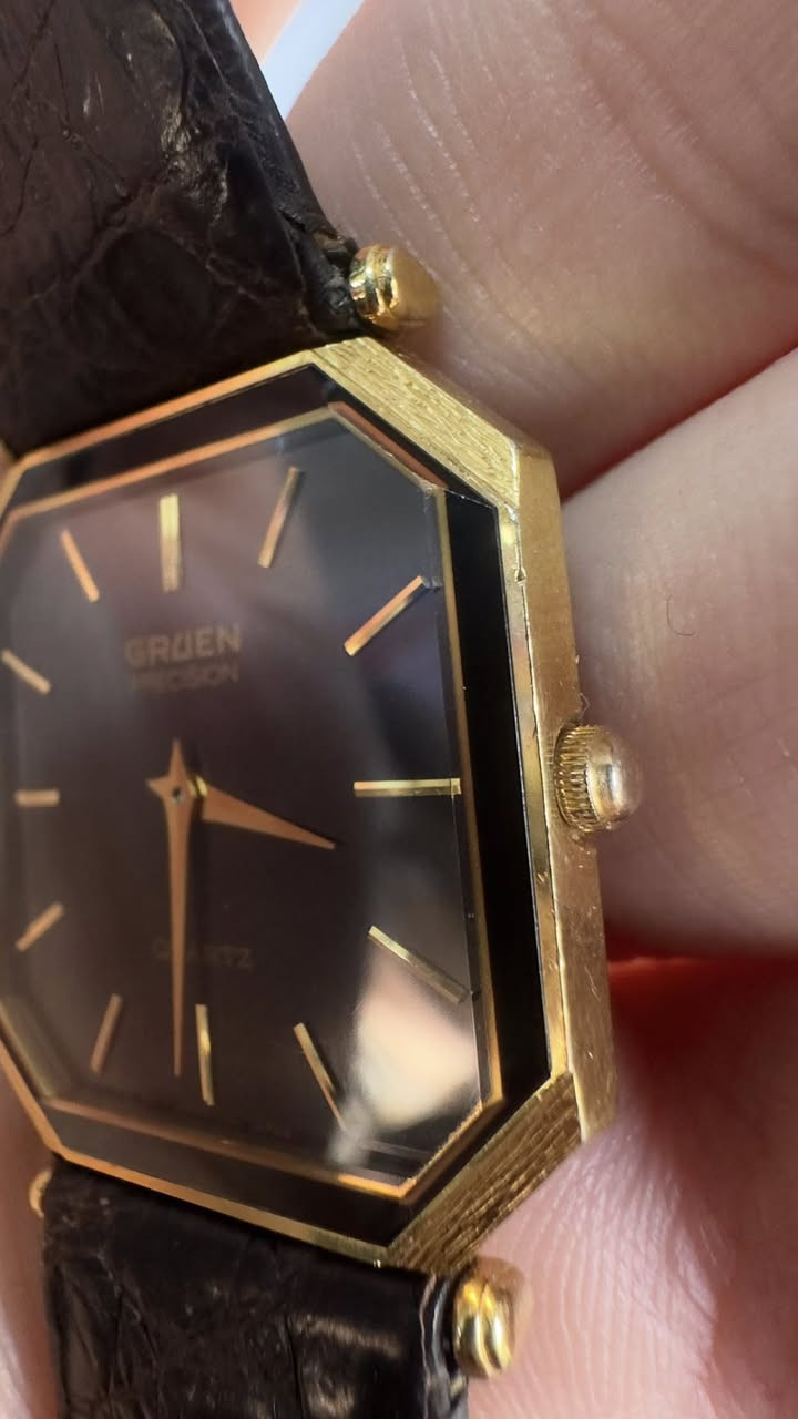 Gruen | گروين
نظافة 100%
طلاء ذهب
الساعة مخزن فنتج 
تصميم نوادر 
الابعاد 32*32


**إذا كنت صاحب هذا الإعلان وتريد حذفه لأي سبب، رجاءا أرسل رسالة إلى الدعم الفني**