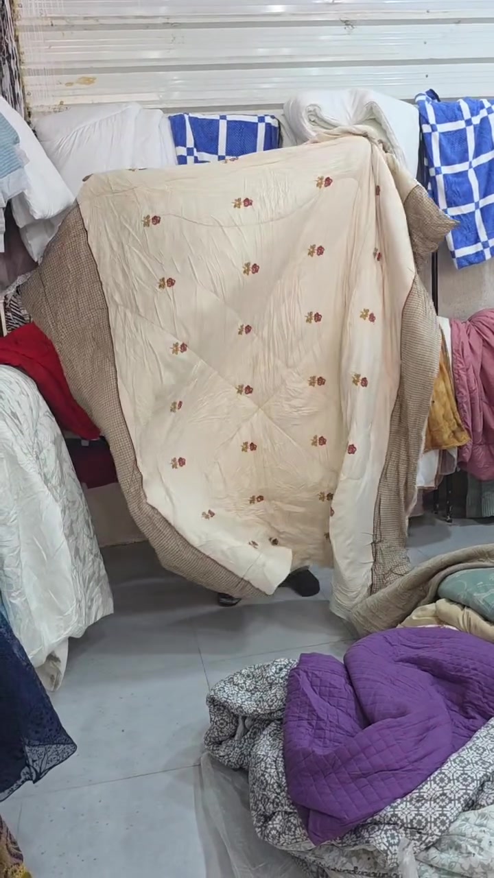 على بركة الله كسر وجبه جديد من الحاف الديباج الدرجه الاولى كله جديد ما مستخدم تشكيله كلش حلوه وباقي التفاصيل داخل الفيديو ويدللون زبائننا 
العنوان كوت بداية الخاجيه من جهه الزهراء قرب مدارس النهرين النموذجية #تخفيضات


**إذا كنت صاحب هذا الإعلان وتريد حذفه لأي سبب، رجاءا أرسل رسالة إلى الدعم الفني**