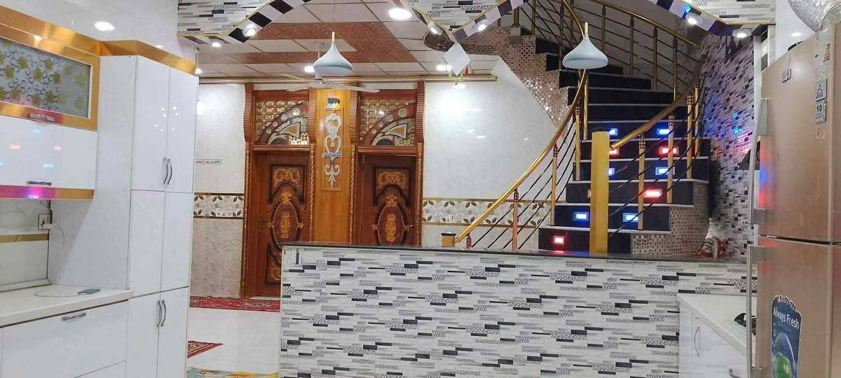 لمن يبحث عن بيت🏦 حلو ومرتب مساحة البيت 1000 
طابو زراعي سند 25 ثاني يوم احولك يحتوي على
4 غرف نوم ثنين فوك وثنين جوه صاله استقبال مغاسل خارج وداخل مطبخ البيت بناء طابوق بناء سنت 2023 
موقع البيت خلف جامعة بابل منطقة إبراهيم الخليل متوفر كافة الخدمات ماء وكهرباء ومدارس قريبه كلش شارع 10 متر 🚍للاستفسار اتصل🗣📲📞 ***********
أو مراسلة الصفحة السعر خاص
