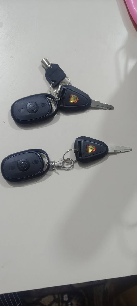 سلام عليكم دراجه شحن حجم 20 حجم كبير مو زغيره 5بطاريات الاصلي بصمه بيها ثنين دراجه بعدها زيرو بعدها جديده نضام حساس سرقه نضام لايت منضومه زنزن ثلجي بيها كير وتماتيك 4 كير دراجه كامل موصفات ماخذها 600 اريدها 300 وبل عافيه عل الي ياخذها مكاني الشعب رقم *********** واتساب
