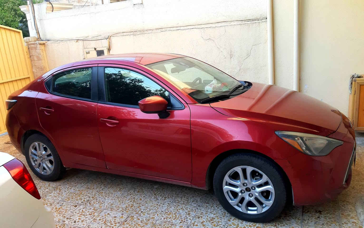 تويوتا يارس 2017 iA  امريكي
محرك  1500 
كير توماتيك وعادي 6 نمرات. 
انظمة قيادة سبورت و عادي.
السيارة كود واحد.
ضرر بسيط من امريكا (مرفق بالصور)
تشغيل بصمة. تحكمات ستيرن جهتين. تبريد تدفئة. مثبت سرعه. مانع انزلاق. رادار امامي. اشاير بلمري. مري كهرب. شاشة. كاميرا خلفية. ويلكبات.
السعر  100 مكاني موصل
***********
