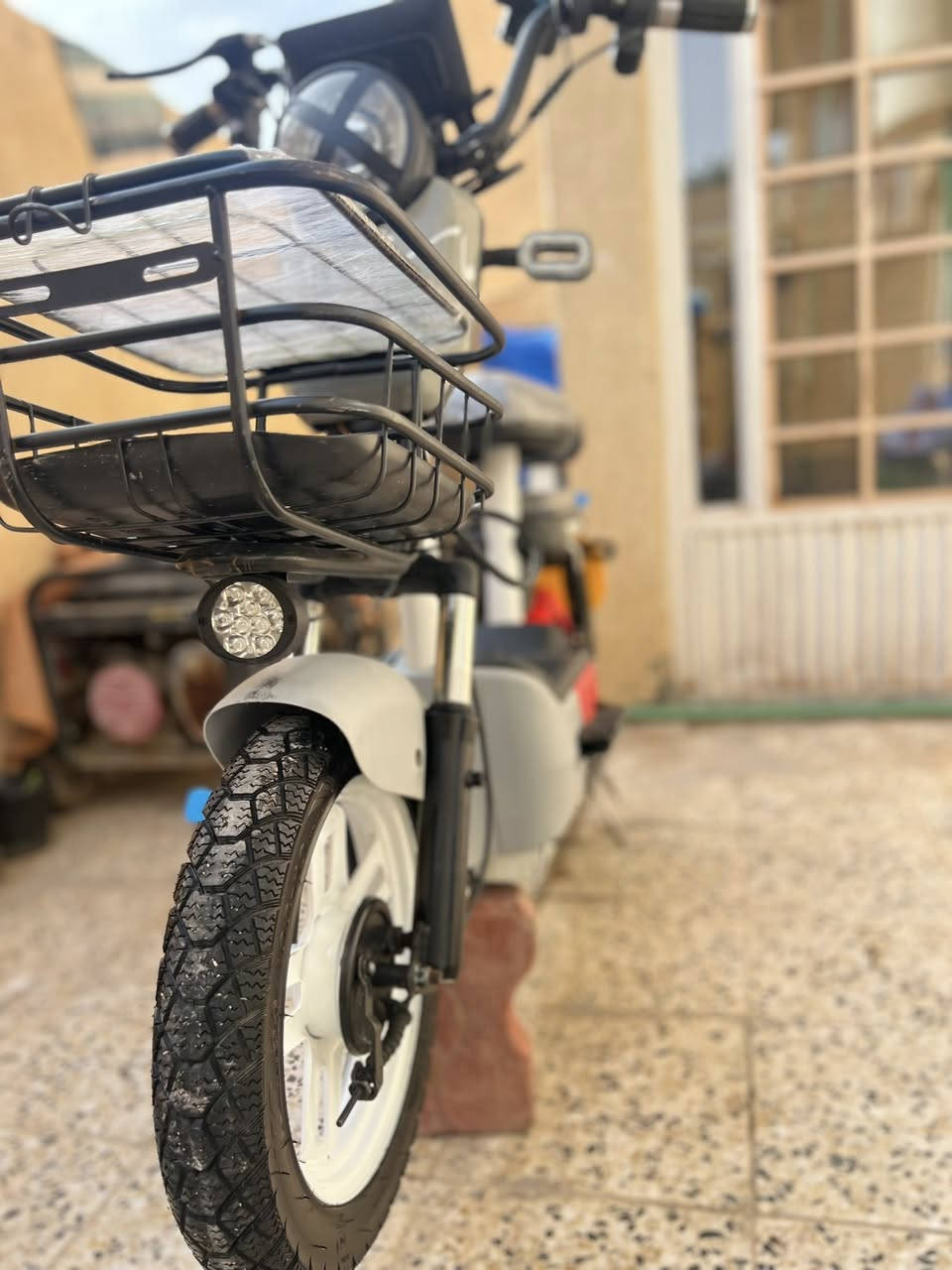 سلام عليكم للبيع دراجه شحن حجم 14 فول موصفات ملف 500 بطاريات جديد تخم تايرات دراجه جديده سعره 450 بي مجال عنواني ديالى خانقين رقم ***********
