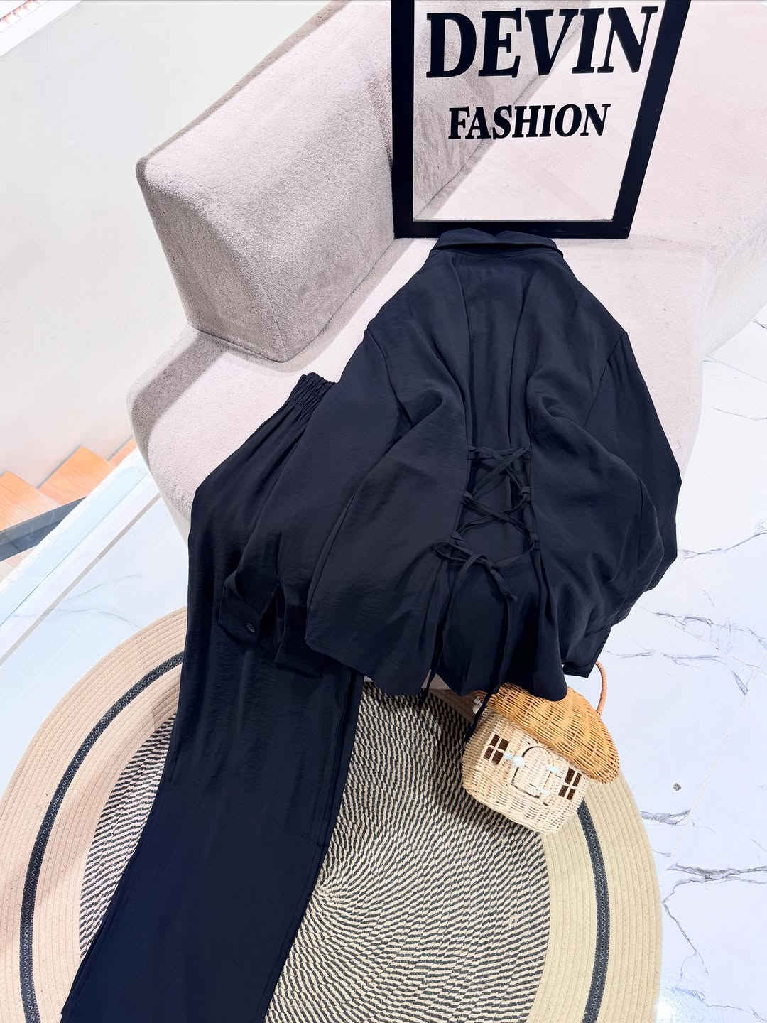 🤎 سوت بني بلون الشوكولاتة الفاخر🤎

، تصميم واسع وأنيق مع تفاصيل أربطة جذابة من الخلف ، بنسات من الامام  تمنحك إطلالة مميزة تجمع بين الراحة والأناقة ✨

كوالتي عالي خامة للن بارده✨ 

طول القميص 75cm✨
بنطرون كيلوت لاستيك مريح✨

✨✨✨✨

قياسات 36-46
قطع محدوده🤎 
#اكسبلور_explore #اكسبلور_فولو #اكسبلور_العراق_السعوديه_الاردن_ايران_الكويت_طق_لايكات_كومنت_يلاا💙 #اكسبلورر #اكسبلور_2020


**إذا كنت صاحب هذا الإعلان وتريد حذفه لأي سبب، رجاءا أرسل رسالة إلى الدعم الفني**