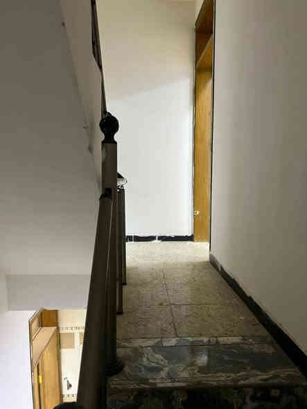 السلام عليكم دار للبيع او الايجار بغداد الدورة مجمع السلطان الأول مساحة 50 يحتوي على صالة ومطبخ زائد غرفتين نوم وبيتونة كبيرة تصلح أن تكون غرفة ***********
