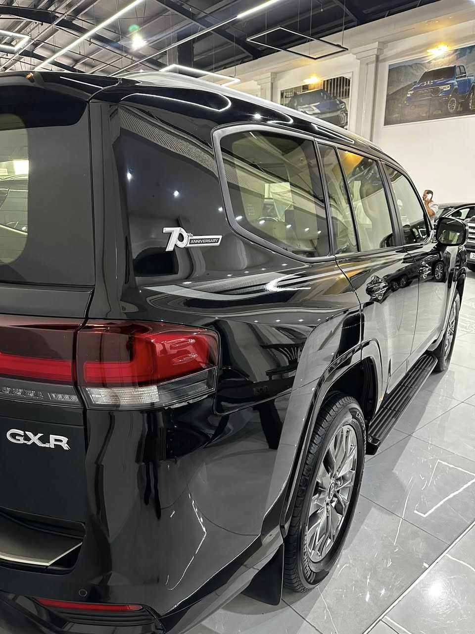 سلام عليكم
لاندكروز Gxr للبيع موديل 2022 السياره ساز اصل ام الضمان السياره ماشية 91الف السياره جديد بيهه اصبعين كارت بلباب سايق على الفحص  المحرك 4000 تنفس طبيعي  مواصفات الساز معروفه عنوان 
مكانهه // اربيل 

السعر 625 وبي مجال 

للاستفسار اخوكم محمد 
 ***********
***********
