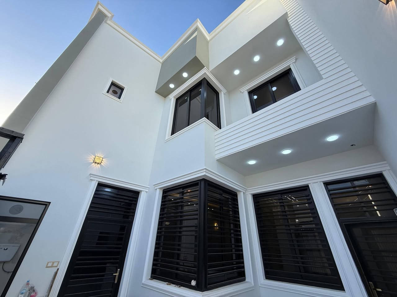 ‏‎‏دار للبيع او المراوس في النجف الاشرف
حي الجامعع
مساحه الدار  ١٥٠ م 
شارع ١٠
٤ نوم طابقين عمل درجه اولى
قرب الكفيل

‏‎  للاستفسار مراجعة مكتب العطاء للوساطه العقاريه في حي الجامعه شارع ابو حكمت مجاور باقر مول 
او الاتصال 
‏‎*********** (يتوفر واتساب)
