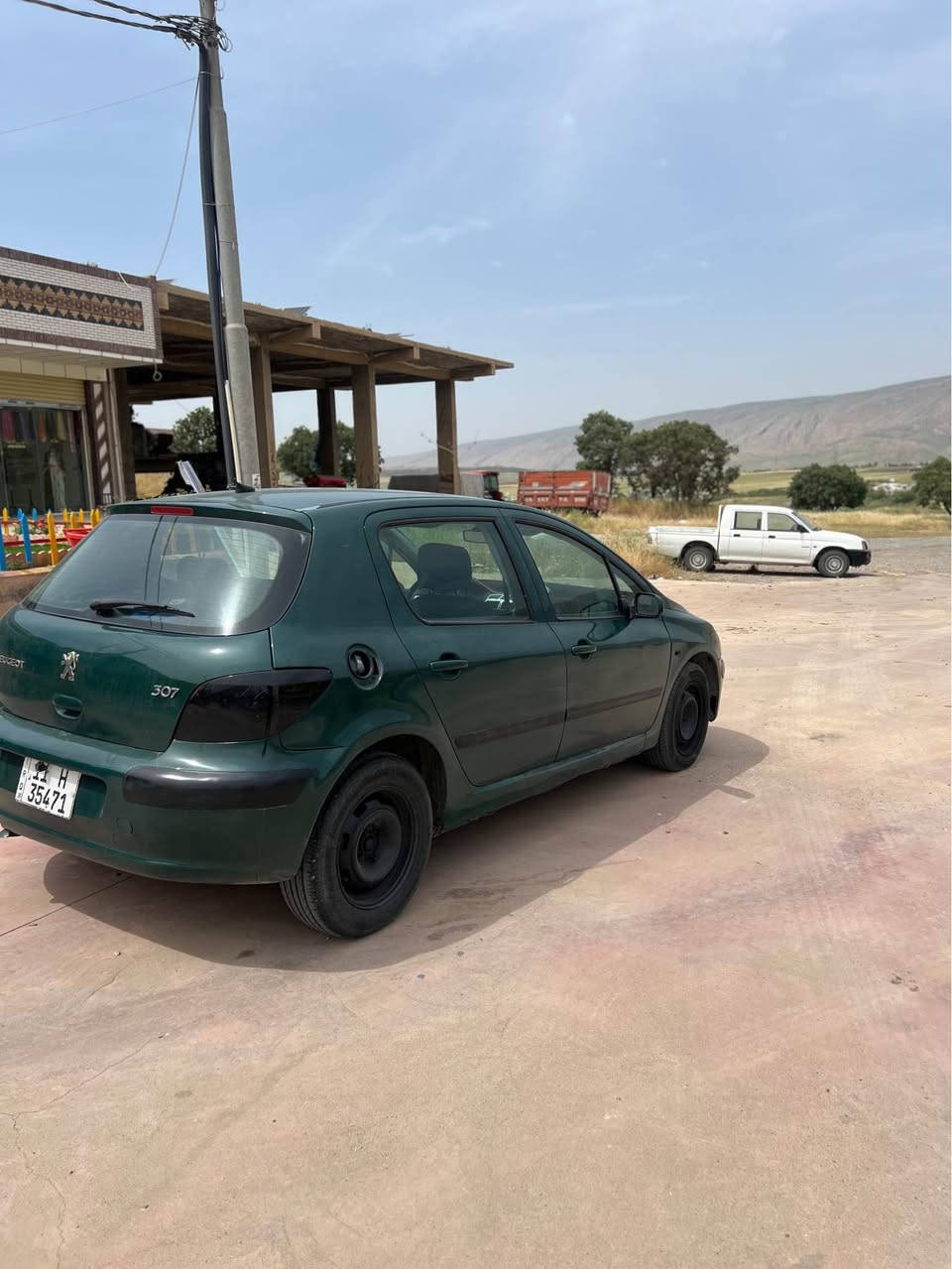 بيجو 307 موديل 2005 سياره كاملة من كلشي مال جناي
 
كير محرك خير من الله تبريد ثلج  رقم بغداد انكليزي باسمي  مكاني بغداد المحموديه.  سعرها 43 و بيها مجال حك الجيه 
***********  بي واتساب بغداد, العراق
