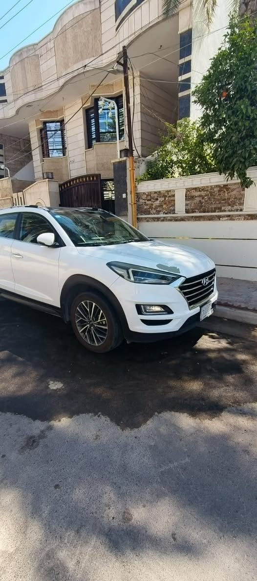 سلام عليكم توسان 2019 خليجي
بيه ملاحضات بسيطه محرك 2000 / 4سلندر
(محرك و الكير والحدايده ) مكفول كفاله عامه 
مواصفات السياره 
* بنراما 
* تشغيل بصمه 
* بصمه دخول
* كشنات كهرباء 
* كامره اماميه خلفيه بلاد 
* حساسات خلفيه 
* اضائه زنون خمس عدسات بلاد 

السياره ماشيه 175000 بس نضيفه وعلى ايدي 

ملاحظة :- السياره بأسمي تحويل ثاني يوم 
للتواصل *********** واتساب او
