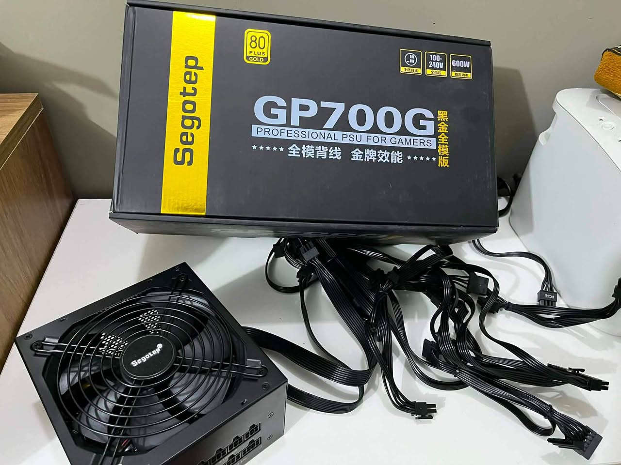 قطع حاسبه للبيع الاسعار ثابته اخوان
كيس fantech aero lite white 3 fan

السعر ٥٥ مع التوصيل قفل

باور segotep 600w 80+ gold fully modular

السعر ٧٥ مع التوصيل قفل

اذا تاخذهم ثنينهم السعر ١١٥ مع التوصيل قفل*

مبرد deepcool ag400 بيها قاعده للانتل فقط 

السعر ٢٣ مع التوصيل قفل


**إذا كنت صاحب هذا الإعلان وتريد حذفه لأي سبب، رجاءا أرسل رسالة إلى الدعم الفني**