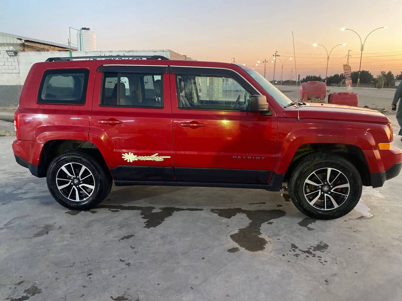 السلام عليكم 
جيب باتريوت 2016
ماشيه 92km
حادثها بنيد وجاملغ
السياره جاهزه من كلشي باتري جديد تخم تاير جديد حداديه جديد 
الرقم ***********
