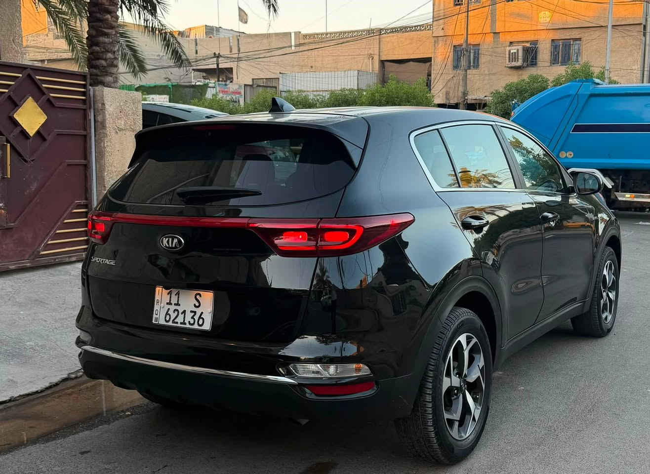السلام عليكم

للبيع كيا سبورتج موديل ٢٠٢١ لون اسود مرقم بغداد انكليزي باسمي 

وارد امريكي فئة Ex  المعروفة
الحادث دعامية امامية فقط صبغ مع ثلاث اماكن بارد
العداد 64 الف ميل 

السعر 15,500$ يعني (١٥٥ ورقة) وبيها مجال بسيط 

للتواصل ***********
