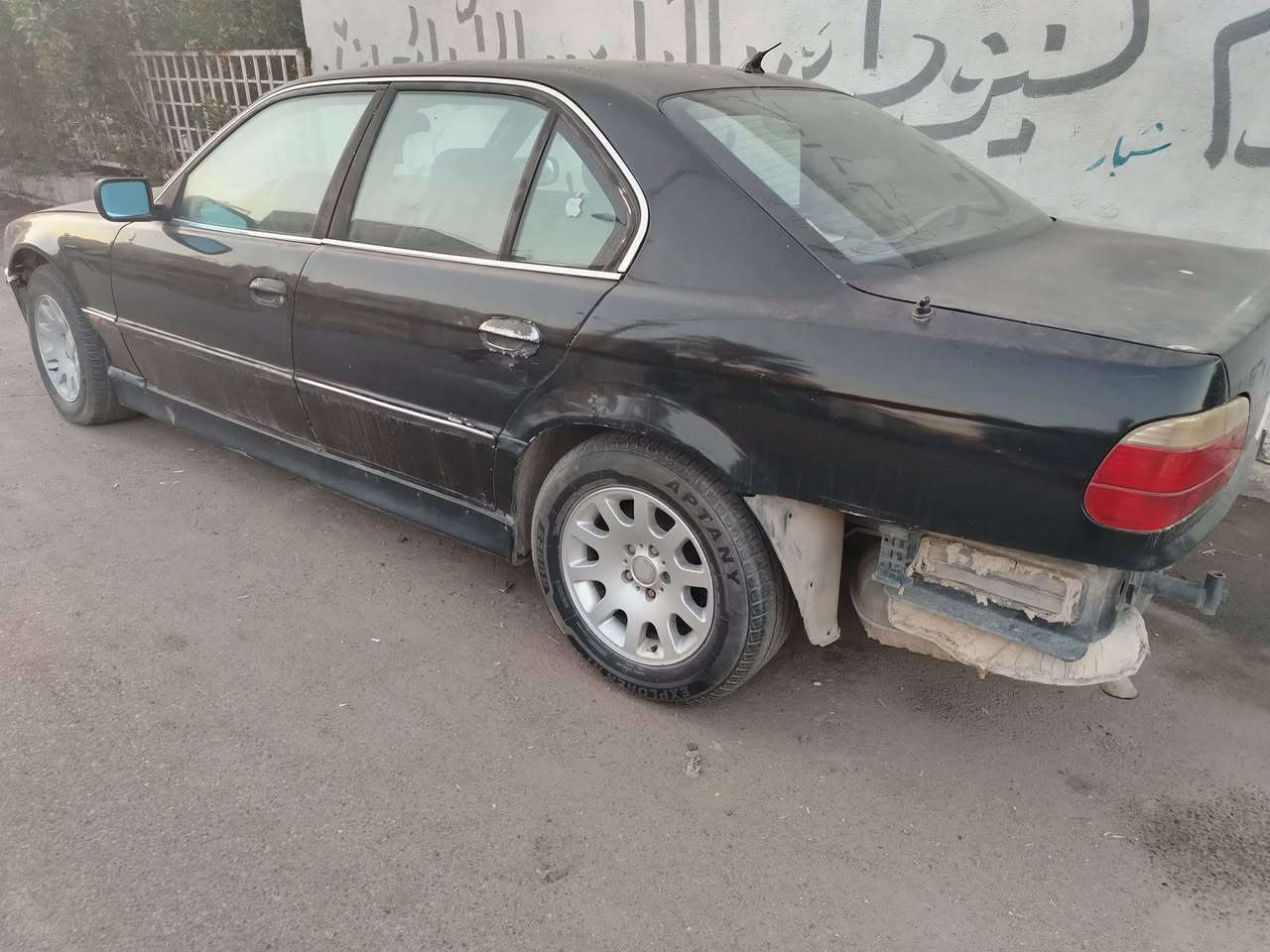 خفاش 740 موديل 95 محدثه 2000 رقم بغداد طرف ثالث مكينة وكير مكفولات كير تمساح غرفه جلد كهربائيات كلها شغاله بدون حادث السعر ٣٧ بكان بغداد الحبيبيه قرب ساحت الحمزه رقم ***********
