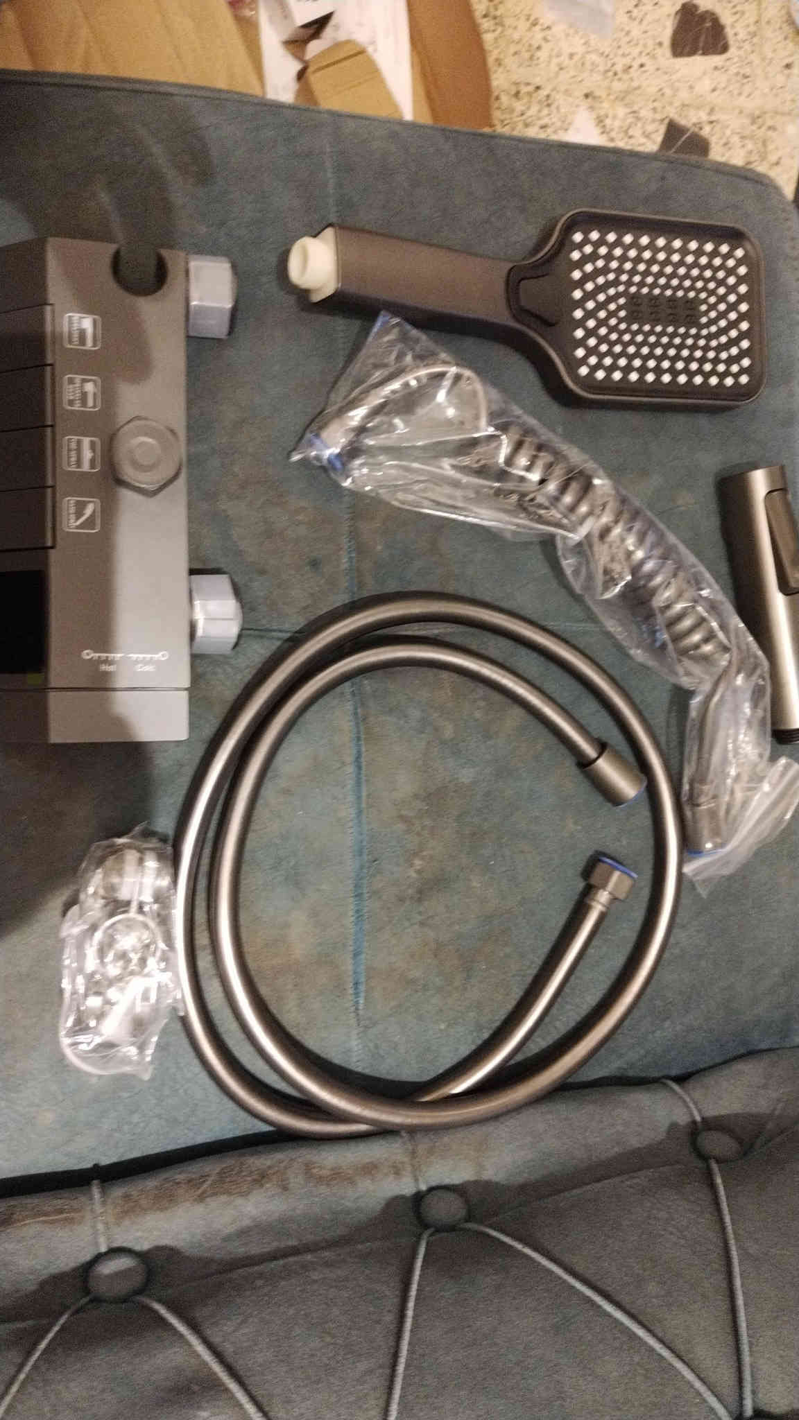 السلام عليكم عندي ذني الغراض للبيع جدد ممشدودات اصليات مال امزون العنوان بغداد لاستفسار ***********
