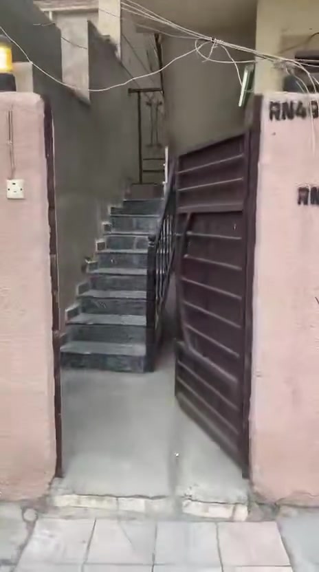 دار للايجار طابق اول
يحتوي على صاله  ومطبخ وغرفة نوم واحده وصحيات مدخل مستقل
الدار مساحته ٨٥ متر جبهه ١٠ متر مدخلين مدخل للصاله ومدخل للمطبخ موقع مميز  على خدمي المطار منطقة الاقتصاديين
الايجار الشهري ٦٠٠
للاتستفسار
***********
