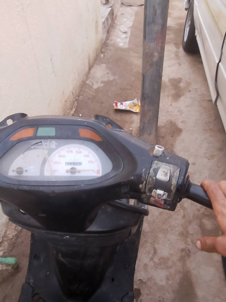 سلام عليكم درجه فراشه للبيع مكينه مفتوحه بس ولفات  جديده تشغل شرط عوزه بس قبق هندر ب١٠ قيم وخذ بلي يرضي لله مكان ناصريه مركز يم صناعي وهذا رقمي ***********.   سعره ب١٠٠ وبيه مجال تعال وبيك خير ودلل
