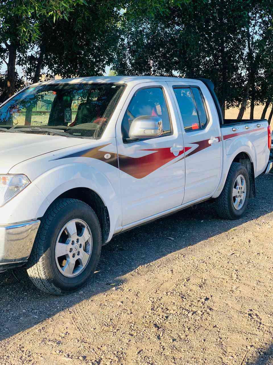 للبيع نيفاره موديل 2013رقم بصره الجديد مكفوله كفاله عامه عده بارد قليل حداديه تخم تاير جديد تبريد شغال مكينه مفتوحه لا تنقيص ولا تبخير السعر 119 عنوان بصره حي الاصدقاء ***********
