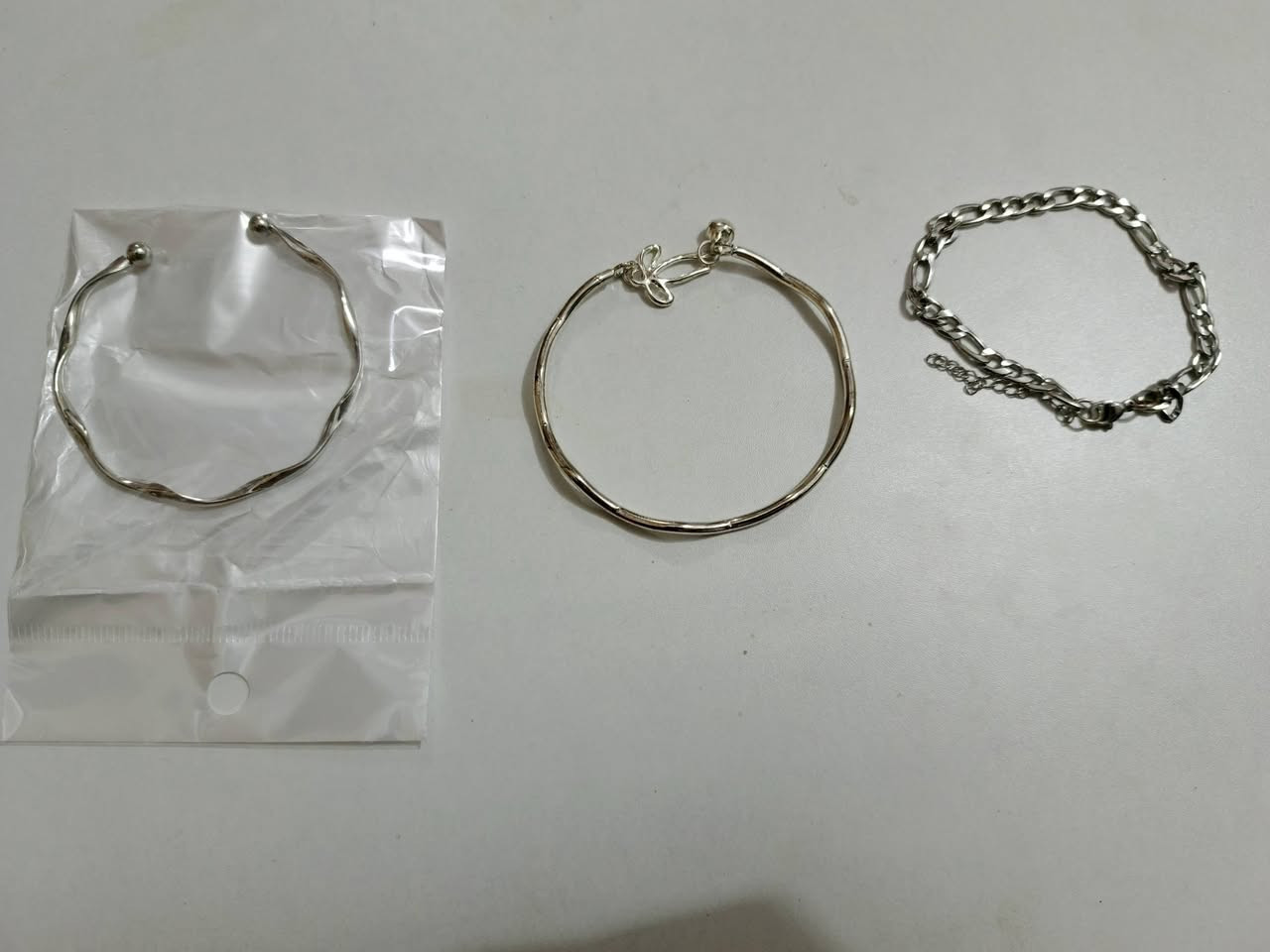 يالله توفرت يمنه مجموعة من الاكسسوارات الجديدة وبأسعار مناسبة للحجز والاستفسار يرجى مراسله الصفحة أو الاتصال بهاذا الرقم ***********
