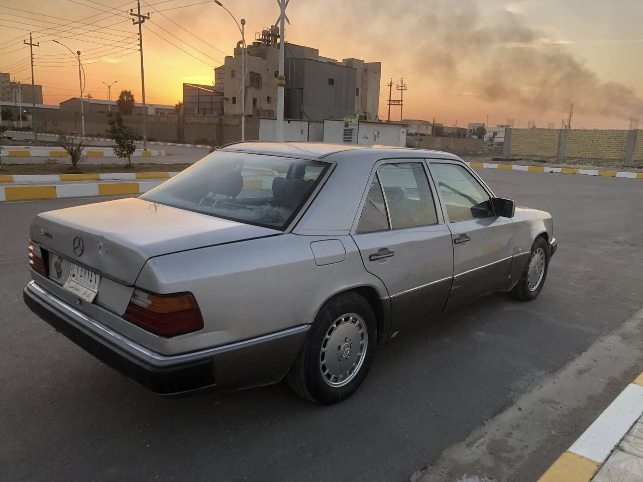 مارسدس دب 
مديل 1989 
السعر 45 
محور ففتي ثنين ونص كير محرك كهربائيات جاهزه حدادية 
مابيها نواقص رقم ذي قار 
مكان السيارة ناصريه لاستفسار 
***********
