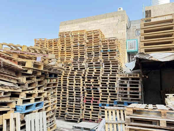 سلام عليكم يوجد لدينا سكيب خشب قوي ونظيف جدا يوجد قياس 120 / 100 ويوجد أيضا قياس 120/80 ويوجد أيضا سكيب محير القياسات مال سيراميك ومقرنص 

*********** 
***********
