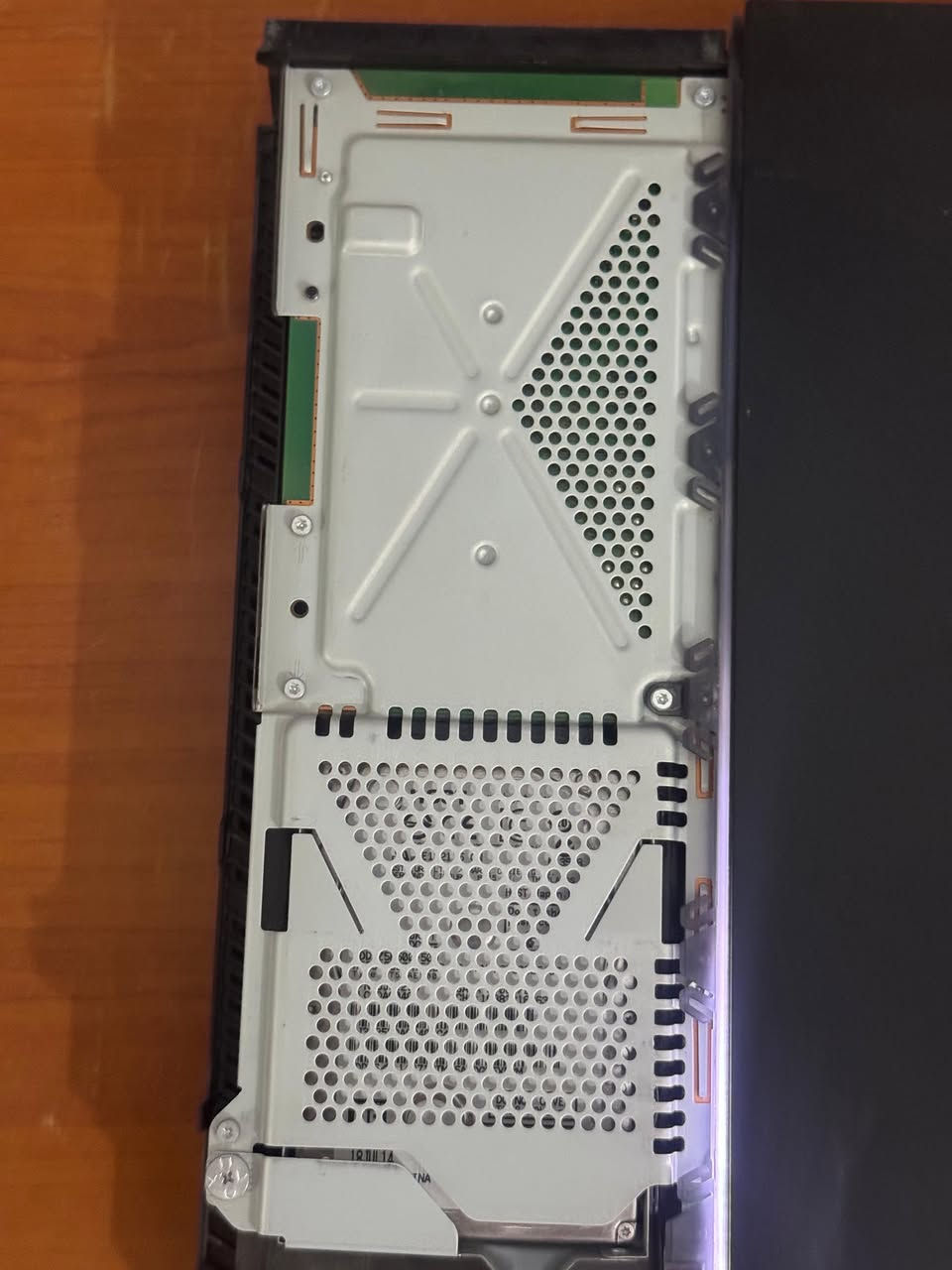 سلام عليكم 
بلي فور فات للبيع ⭐️
الجهاز تظيف لوك ستيكر 
نص تيرا 
اونلاين 
كامل ملحقات
جويستك وحدة وقرص جي تي اي 
السعر ١٨٥ 
النجف 
حي السلام 
***********
