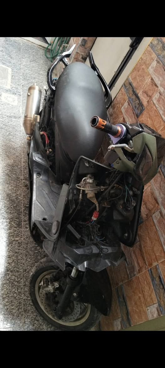 للبيع كوم حديد شغالة بس بيها خمدة لو بل نوزل لو بل فيت بم بيهة كلجات امامي خلفي بيهة يدات صالنصة ستيل اشاير رياضي قبق بانزين بيهة نواعم بعد 500 قفل كفراتهة كاملة بكاني مدينة صدر


**إذا كنت صاحب هذا الإعلان وتريد حذفه لأي سبب، رجاءا أرسل رسالة إلى الدعم الفني**