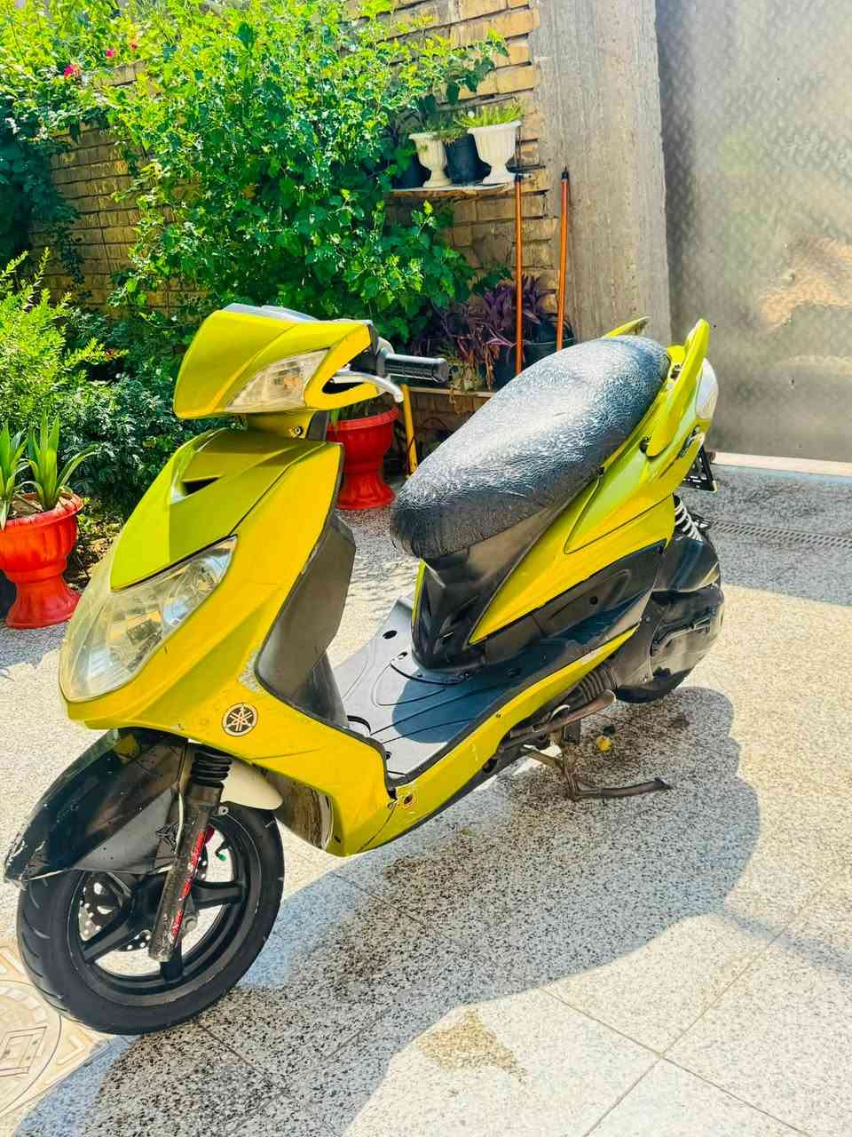 سلام عليكم سكنس فحل للبيع دراجه برغي ممفتوح بيها شلعه ومعدل بك لايت واشاير كرستال صالنصه رياضي لايت زنون السعر ٥٥٠ العنوان بغداد الكماليه رقم ***********
