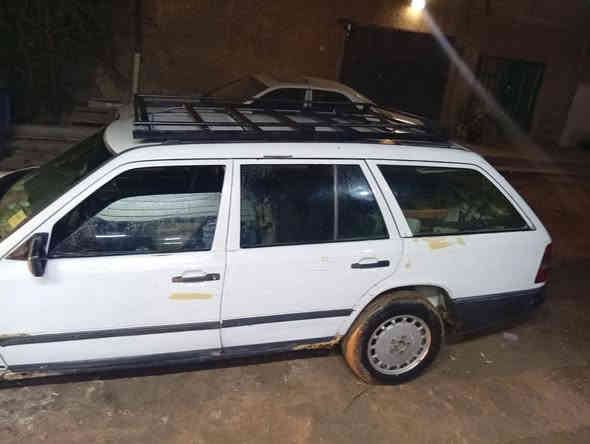 السلام عليكم مرسدس1988
محرك وكير مكفول
وكهربائيات كاملة 
السعر 37وبيها مجال لخاصر الجية
كير وحرك بطة 
***********
