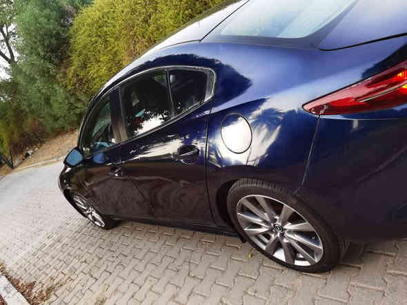 السلام عليكم (( للبيع )) او مراوس باقل او اكثر حسب القناعه
اليدور مازدا بسعر مناسب وبسعر الكوري اذا مو ارخص يتابع المنشور 

مازدا 3 موديل2021 رقم اربيل انكليزي بأسمي  هزة وسنوية كلة جديد

ضررها :- جاملغ أمامي موضح بالسونار والصور

مواصفات :- ( بصمه / كشنات جلد / نقطه عمياء / تحكمات جهتين وباقي المواصفات المعروفه ... ) 

السعر :- 130 ورقةة وبيها مجال للطيبين 

المكان :- بغداد / قرب مرور الكاظميه

للإتصال :- *********** 

ملاحظه :- الشراي يتصل بيه ويدلل والسياره احولها باسمي المشتري وبالعافيه على صاحب النصيب قلبا ولسانا ❤️
