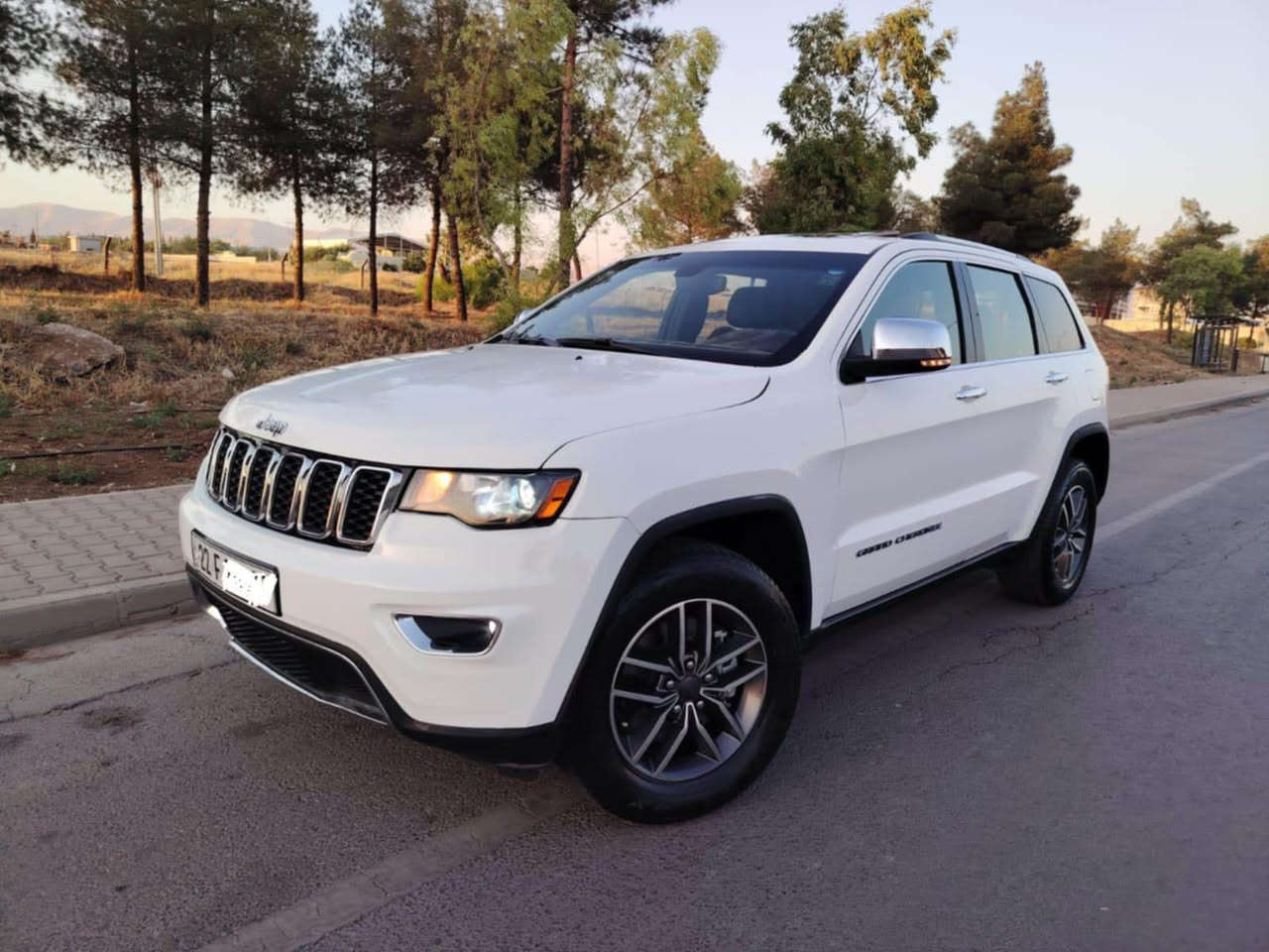 سلام عليكم 
جيب 2021 لامتد 
ماشيه 70 الف فقط 
سياره فول سلايت
ونضيف جدآ جدآ 
بيه فقط بونيت صبخ شبر بل باب ورة سكن  والباقي مكفول مابيه اي شي ومشيه جدآ قليل 
مكان كركوك شورجة
السعر مناسب
 244 ورفه 

للاستفسار 
 
.‏‪***********‬‏ كركوك, العراق
