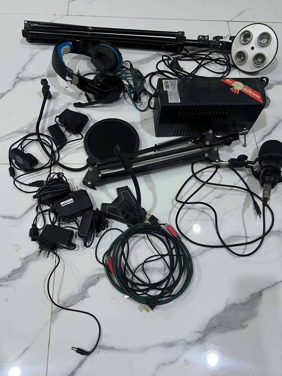 للبيع 
غراض حاسبه كيمنك السعر ١٨٠ بي مجال 
العنوان فلوجه الشهداء 
رقم الهاتف ***********
