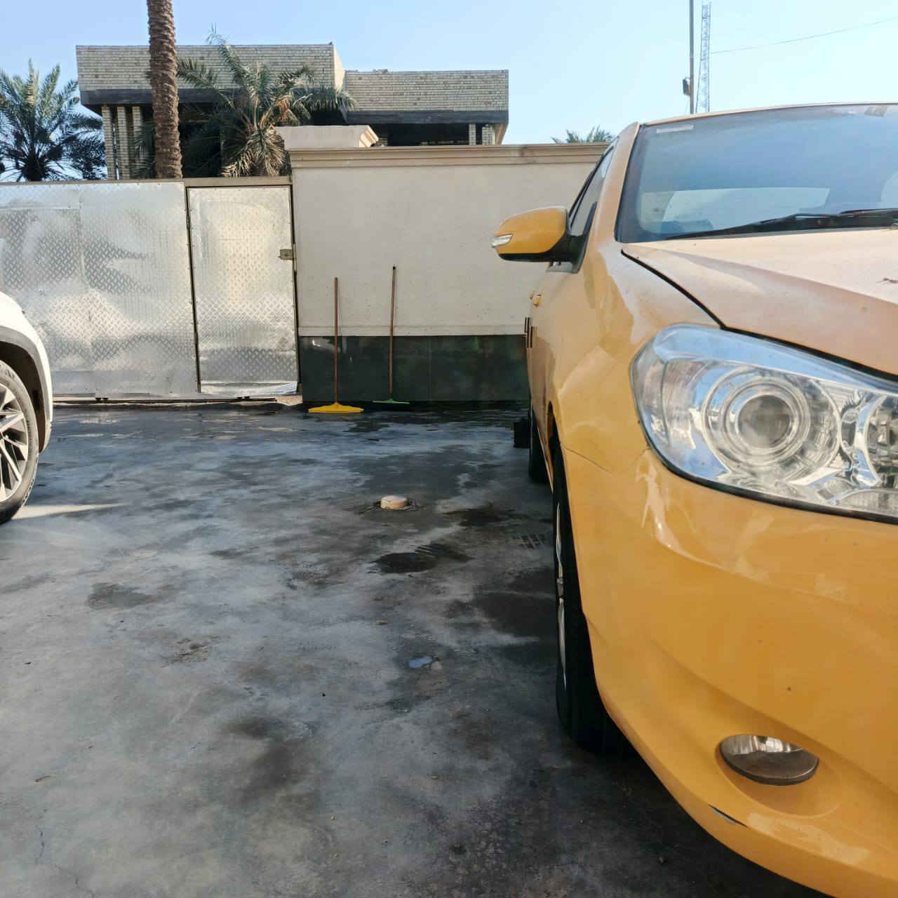 بي وايدي مديل 13
سياره مكفوله كفاله عامه 
سياره على وضع بلادي 
كير  مكينه بلادي 
حداديه جديده 
سياره رقم بغداد شرط تحويل 
فقط صبغ بنيد اثر جراد بدون حادث 

تحكم ستيرن 
بصمه 
فتح بالسقف 
وباقي موصفات معروفه 
العنوان بغداد 
***********
