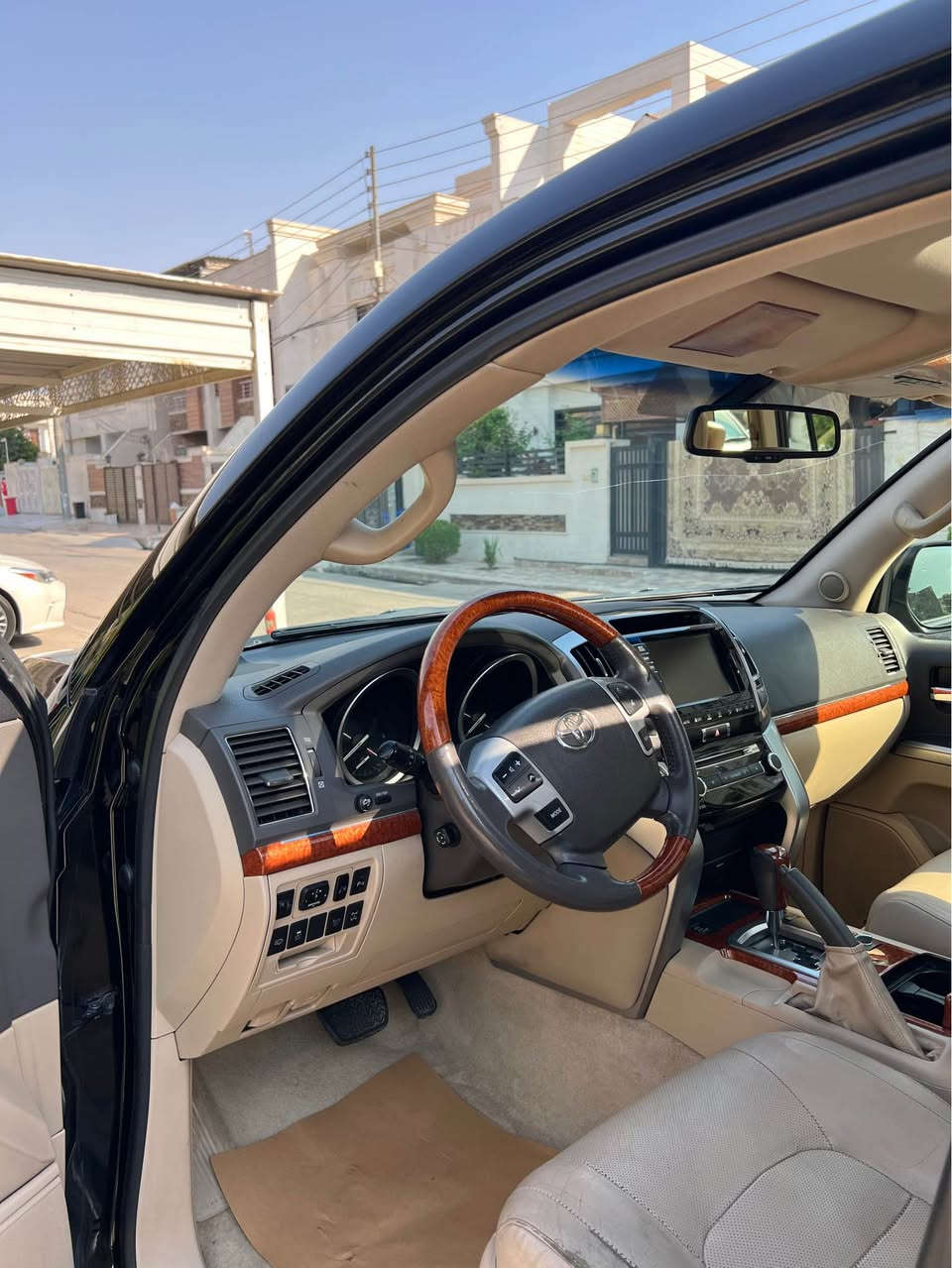 Land Cruiser 
2013 
Vxr 5.7
رەش
٣ پارچە بۆیاخ 
دوو pdr 
١٥٥ هەزاری حەقیقی رۆیشتیە 
مەکینە و گێر بەشەرت نەکریتەوە 
سەیارەکە زۆر خاوێنە 
*********** بەس وەتساپ أربيل, العراق
