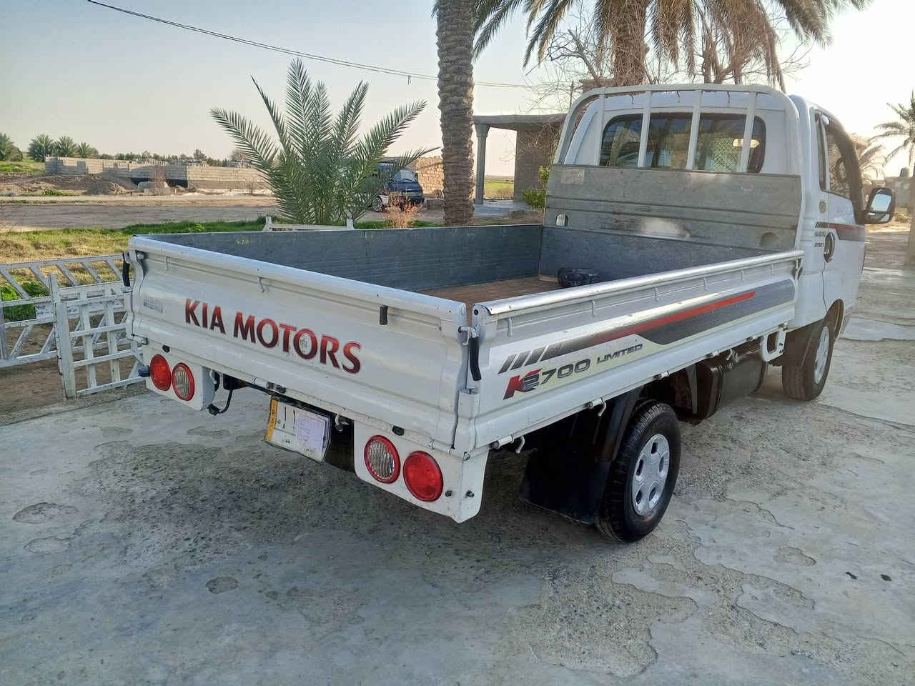 السلام عليكم كيا حمل موديل 2013 رقم ديالى مكفوله من الصبغ والمعجون  مكينه مكفوله شاصي كير اكسل جديد تخم تأير باتري جديد تدفئه تبريد شغال السعر 100 ورقه للاتصال ***********////***********.  ديالى الخالص 
ورجاا الموو شراي لايكسر بمال العالم
