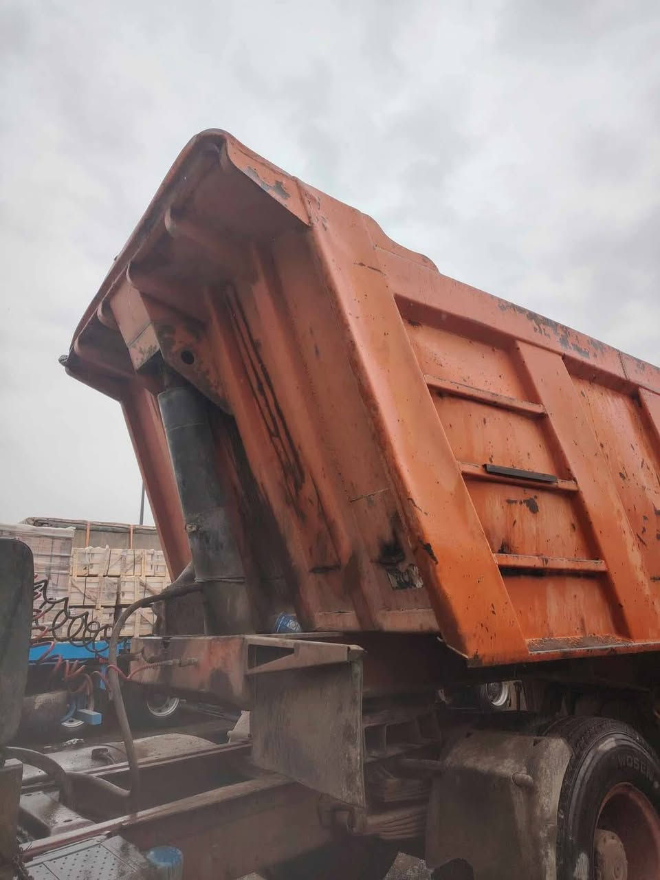 للبيع عربانه جوليكه تخم تاير مكفوله 85وبيها مجال ***********
