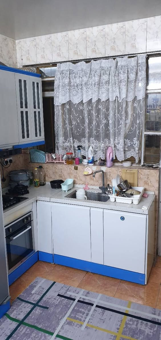 كاونتر داخل المنيوم والخارج HDF
مع الاجهزه فرن وطباخ وشافه 
مكاني بغداد الرصافه 
تقريبا ٧ متر


**إذا كنت صاحب هذا الإعلان وتريد حذفه لأي سبب، رجاءا أرسل رسالة إلى الدعم الفني**