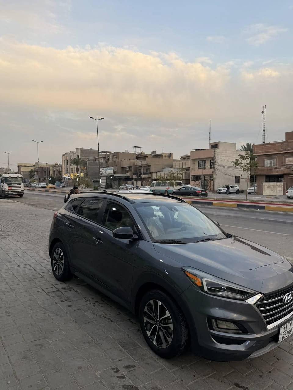 السلام عليكم 
توسان ٢٠١٩ فول ١/١ H track لمتدد فول الفول 
ماشية ٦٨ الف 
حادث السيارة بنيد صبغ وبيها قبق جنطة بالعراق 
مواصفات 
بصمة / شاشة / بانوراما / لايت ٥ عدسات زنون / سايد بريك دكمة / كشن كهرباء / كشن جلد / تدفئة بالكشنات 
فول للاخير السيارة
رقم بغداد  الدولي باسمي تحويل ثاني يوم 
مكاني بغداد 
***********
