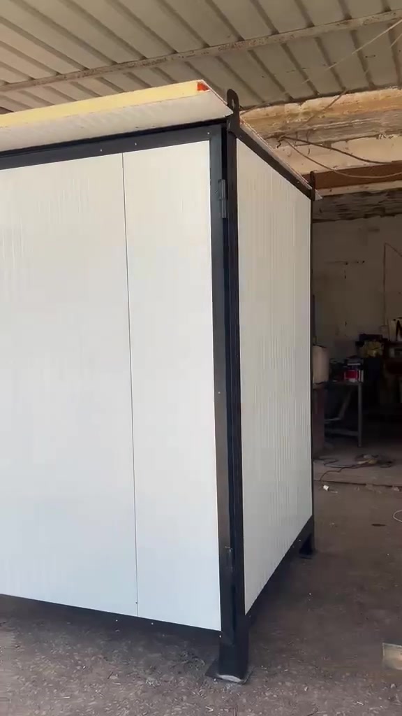 سلام عليكم اخواني
اليوم سوينه كرفان ١٥٠سم ×١٥٠سم.... ارتفاع ٢ متر 
شغل درجه اولى... هذا للمواكب يخزنون الثلج ابطنه 
ويصير مخزن هم 
والتفاصيل بلفيديو 
موبايل.. ***********
