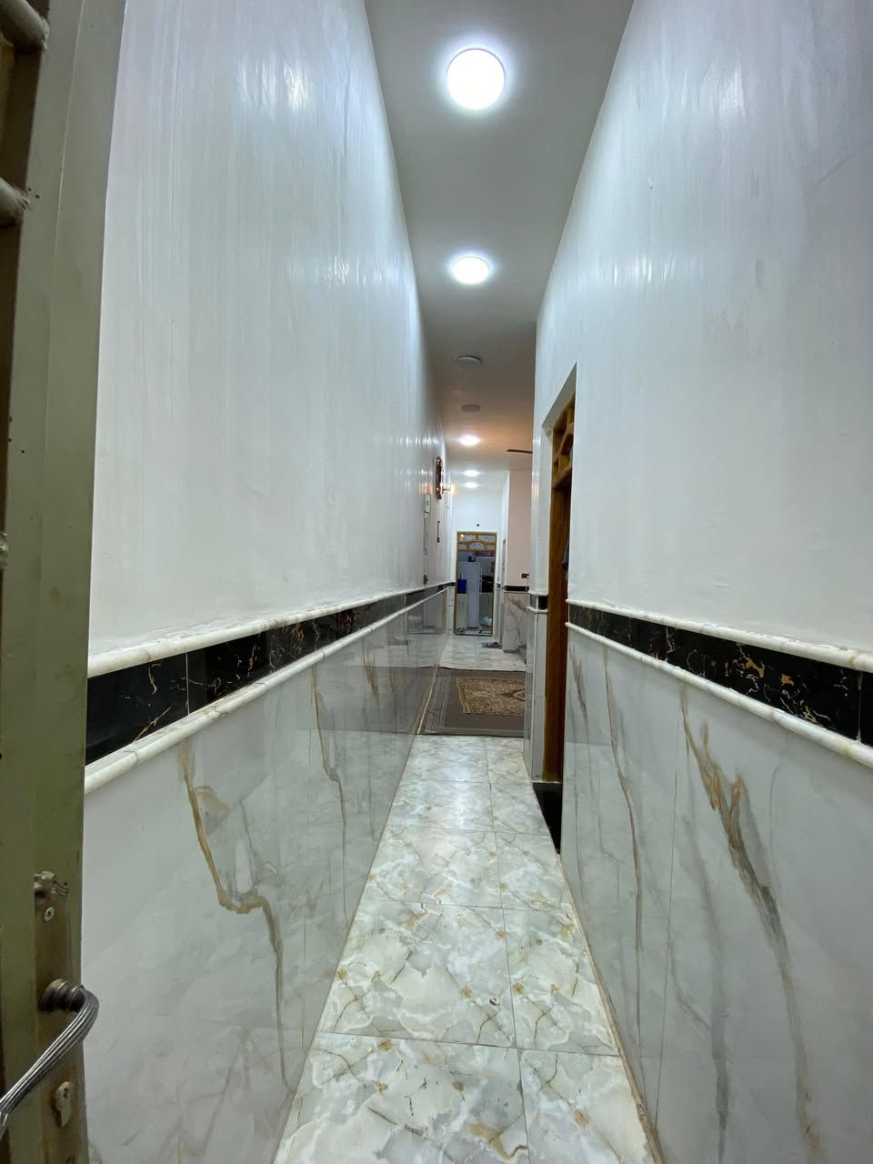 سلام عليكم بيت ١٠٠ متر طولاني طابقين غرفتين فوك مطلوب إسكان السعر ١٢٠ مطلوب إسكان ٤٥ الباقي ٧٥ حي الغدير العابرات قريب على الاربع سايدات مال شارع البناني الاتصال ***********
