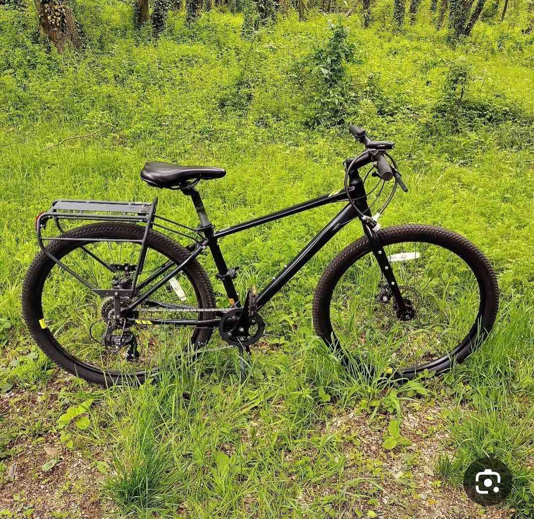 السلام عليكم 

🛡️لعشاق الترحال والمسافات الطويله ورحلات السفاري 

دراجه مخصصه للترحال والمسافات الطويله ماركة  لوگ ادفنجر  #LOG_ADVENTURE 

الدراجه مصنوعه بلكامل من المنيوم يعني وزنه ريشه كلش خفيف

صنع ياباني اصلي اورجنال ....موديل 2023 حديث وايرات دفن

حجم الدراجه 27.5 لشه عاليه وضخمه ...لون اسود لامع ميتاليك 

سستم شيمانو كامل سيت تي اكس حديث #SHIMANO_TX

بدالات السرعه 8X1 نظام ترحال سن خشن سلس جدا وسريع 

بريكات سستم تيكترو دسكات ميكانيك حتى الدسكات مختومه 

تايرات كتان اصليه نقشه ناعمه مخصصه لمسافات الطويله والوعره

وياله زوم طبقتين بولبرين مخصصه لتحمل اوزان الثقيله والطسات

ستيرن رياضي نفخ المنيوم ...ستاند وسطي هارلي سلايت اصلي

سيباسه اصليه ترحال ماركة #MAX تتحمل الاطفال او الجنط 

كمبليونات وياله وسرج سلايت....سرج طبي اصلي ضغط عالي 

🔴الدراجه بلنايلون نظافتها 100٪ بشرط ما بيها شخط جديده 
     ونظيفه بمعنى الكلمه بلكاغد 

🔴الدراجه قطعه مال حاويه غير مستخدمه داخل العراق 
     ما بيها برغي مبدل على وضع الشركه بلاد 
    ما بيها اي نقص جاهزه وكامله 

المكان موصل الجانب الايسر ...السعر 3ورقات 300$ (ثابت نهايتة

يوجد توصيل بغداد 

***********  رقمي للتواصل
