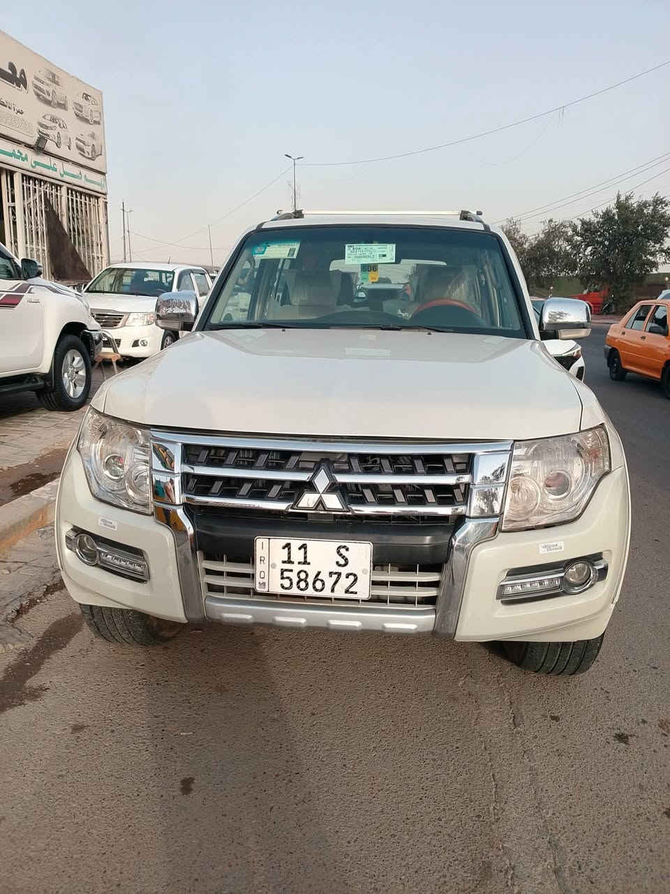 السلام عليكم 
باجيرو حبتور موديل 8 خليجي سياره فول مواصفات 
بي ربع جملغ مامي صبغ قليل فقط باقي كفاله عامه سونار موجود بل منشور.. كير محرك تبريد مكينه كفاله عامه 
تخم تاير شواصي مكفولات بلادي تبريد ثلج سياره جاهزه من كل نواحي بل عافيه ياخذها جيتك العمله العنوان بغداد بلديات نتصل وتدلل  سعار 123بي مجال شي بسيط 
***********
مكلف بل نشر تدلل على رقم
