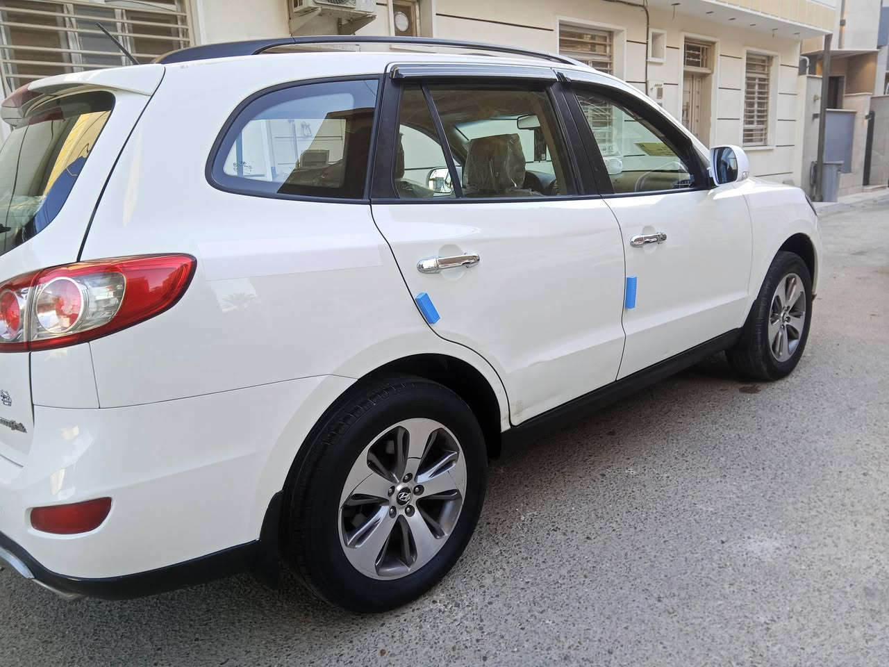 السلام عليكم سنتافيه موديل 2012 خليجي بي جاملغ ولباب طخه بسيط السياره فول مواصفات  مكينه4سلندر 7راكب  3قطع تبريد  السياره جديده وجاهزه مكينه وكير وحداديه تبريد ثلج صدر تايرات مكفولات العنوان بغداد الامين الرقم ***********السعر122وبي مجال شي بسيط
