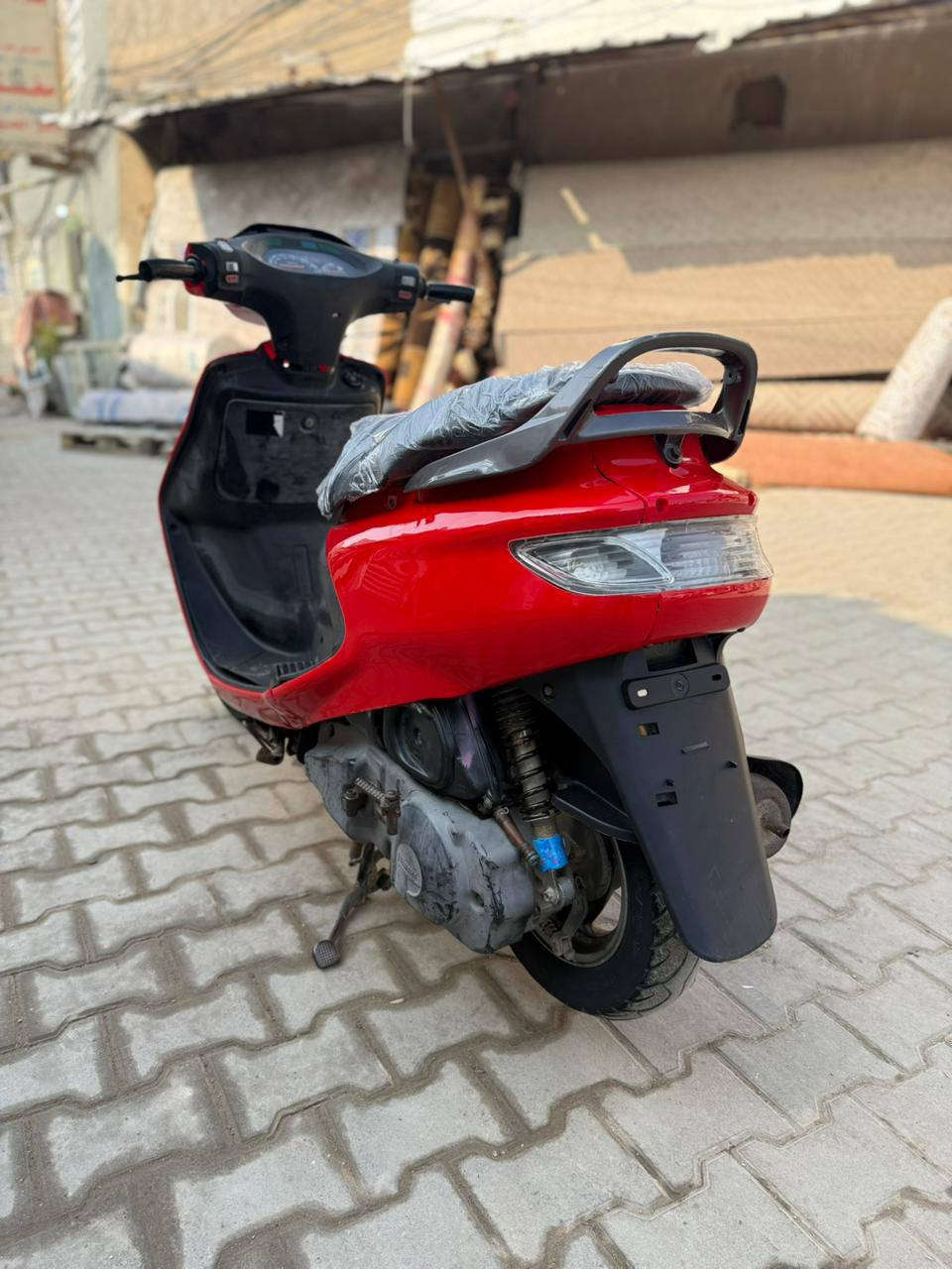 سلام عليكم دراجه فراشه حاويه شرط الفحص دراجه كله على بلادي أي نقص مابيه يعني نضافه ميه بل ميه شلعه ومعدل خير من الله السعر 650وبيها مجال حك الجيه العنوان بابل رقمي ***********
