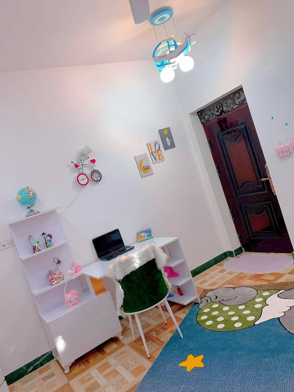 سلام عليكم
بيت للبيع مع اثاث حتى بدون اثاث هم ينباع 
مساحه 100 متر 
الاثاث للبيع هم تفاصيل اكثر على خاص وبخدمتكم
***********واتساب
