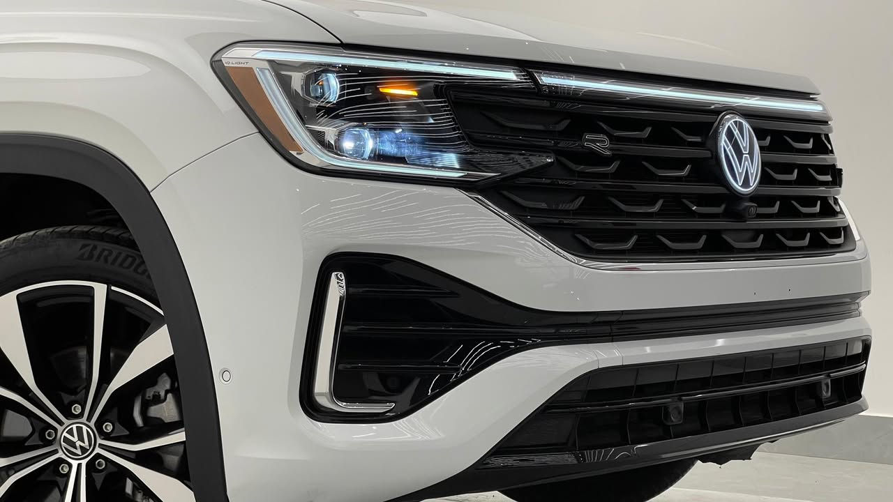 Volkswagen Atlas SEL Premium R-Line 2024
‎عداد المسافة : 27 الف مایل 
‎ضرر : جملغ خلفي و باب سائق صبغ بدون دواخل 
‎ارباك دشبول و ستیرن سلیم💯✅
‎دعامیە و رادیترات و بجم کلة بلادي بشرط
1V2FR2CA6RC547798

‎اعلی المواصفات  atlas 1/1 :
‎سقف بانوراما
‎داتاشو 
‎بصمة تشغيل
‎بصمة أبواب
‎تشغيل عن بعد (Remote Start)
‎صندوق شفط كهربائي
‎رادار أمامي (تحديد مسار)
‎رادار جانبي (نقاط عمياء)
‎رادار خلفي (تحذير من الاصطدام)
‎كاميرات محيطية 360°
‎سستم سماعات FENDER
‎تحكم وضعيات القيادة Drive Modes 
‎اوتو بارك Auto Park
‎تبريد مركزي لمس
‎كشنات ميموري
‎كشنات جلد
‎کشن تدفئة و تبرید
‎هاند بريك بصمة
Android Auto 
Apple Car Play 
‎مانع انزلاق+ABS
‎شاشة كبيرة لمس
‎حساسات خلفية+ كاميرا 
‎تحكمات استيرن
‎اوتو ستارت Auto start 
‎اوتو ستوب Auto Stop 
‎وبقية المواصفات المعروفة
‎‏‎ 
‎مکان سیارة اربیل
‎‏‎سیارة بدون رقم تترقم شمالي 
‎‏‎‏‎للاتصال والاستفسار
‎☎️*********** اسیاسیل
‎*********** كورك
