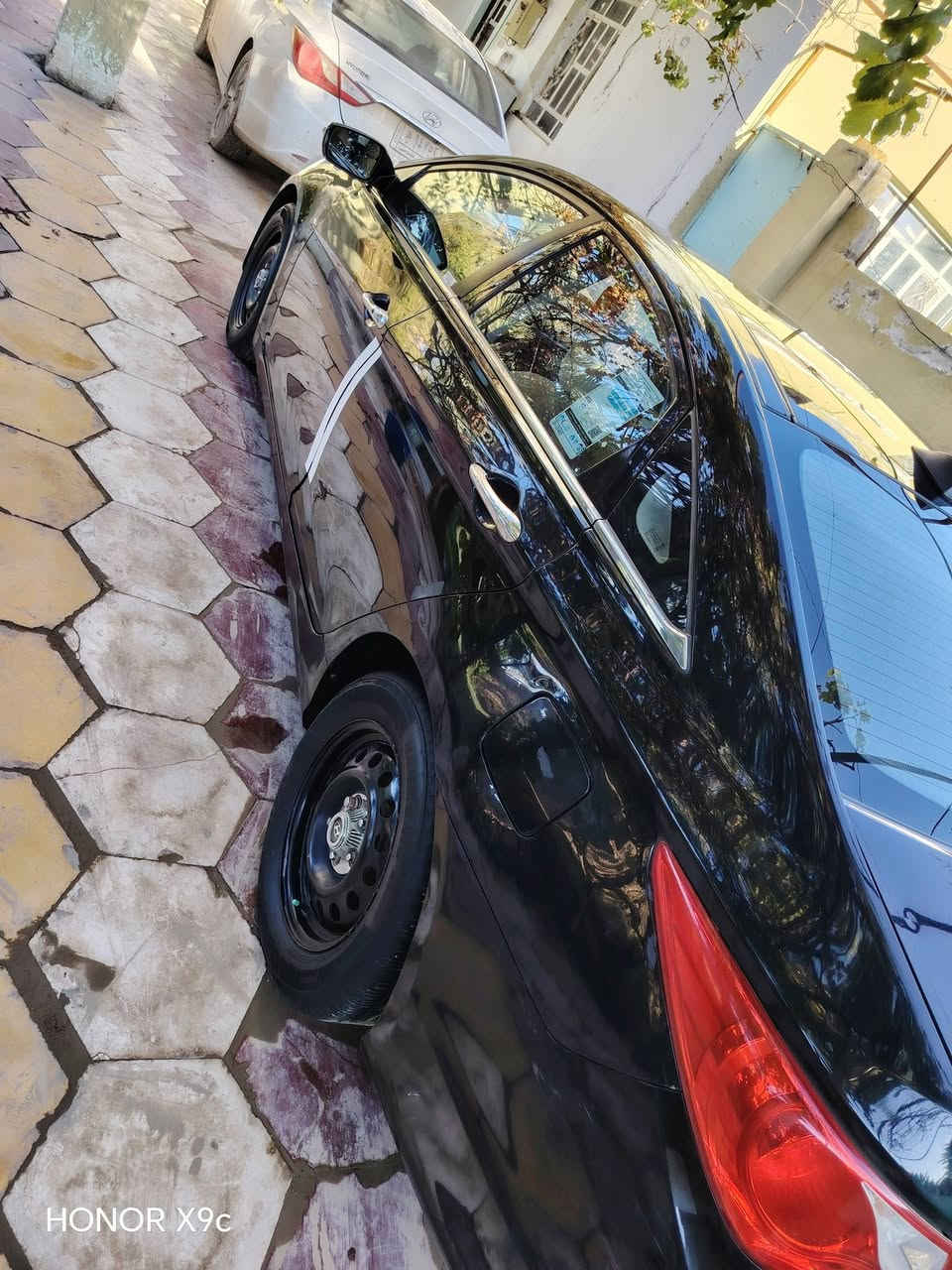 السلام عليكم سوناتا خليجي مديل 2013 مكينه 2400 فول مواصفات للخير رقم أربيل باسم كردي مداور او وكاله سياره بيها باب صبغ وبارد بجاملغ الوره بس مكاني الديوانيه الحمزه الشرقي سعر 110  
***********
