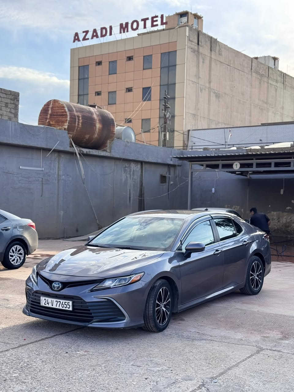 TOYOTA CAMRY 2023 LE HYBRID
تويوتا كامري 2023 LE هايبريد
***********
3 قطعه صبغ بدون دواخل بدون ايرباك 
سياره بجم و خلفي كبس
ربم و سنوي جديد
تحويل والغرامات بشرط
گير و محرك بشرط
سياره ماشيه / 65 الف 

 4T1C31AK9NU578927 رقم شاصي
