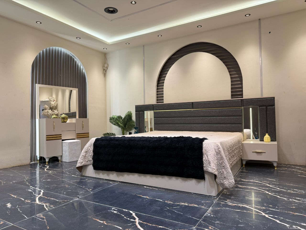 *موديل انجي* 

 7قطع         *كنتور3متر مع ملحق* 
 1️⃣كنتور 
2️⃣ملحق كنتور 
3️⃣ميز توليت 
4️⃣كومدي
5️⃣كومدي 
6️⃣سرير مخزن جك
7️⃣طابوريه
✅برغي حديد
✅ شغل ممتاز معمل اصلي 
    *قياسات ضخمه*

    *اناره بل سرير*
للحجز والاستفسار مراسله الصفحه الرئيسيه 
#توصيل جميع محافظات العراق


**إذا كنت صاحب هذا الإعلان وتريد حذفه لأي سبب، رجاءا أرسل رسالة إلى الدعم الفني**